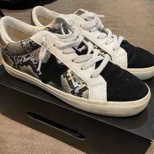 Vintage Havana size 8 black/white snake skin